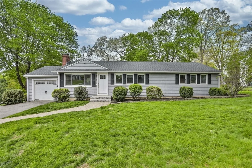 Unit for sale at 11 Gerry Rd, Lynnfield, MA 01940