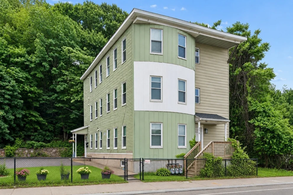 Unit for sale at 576 Franklin St, Worcester, MA 01608