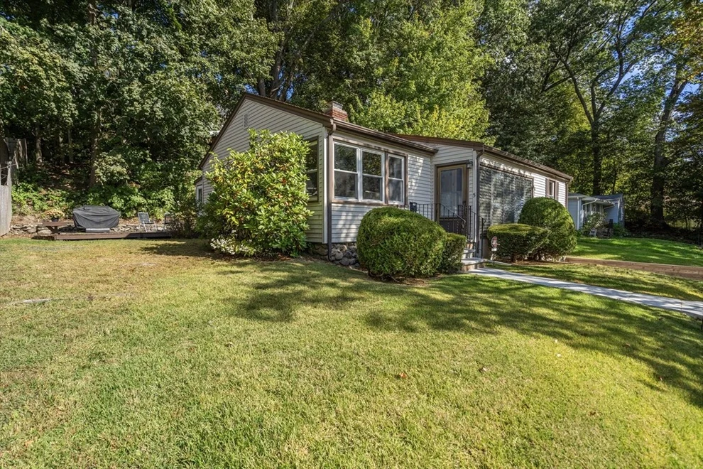 Unit for sale at 5 Manila St, Worcester, MA 01602