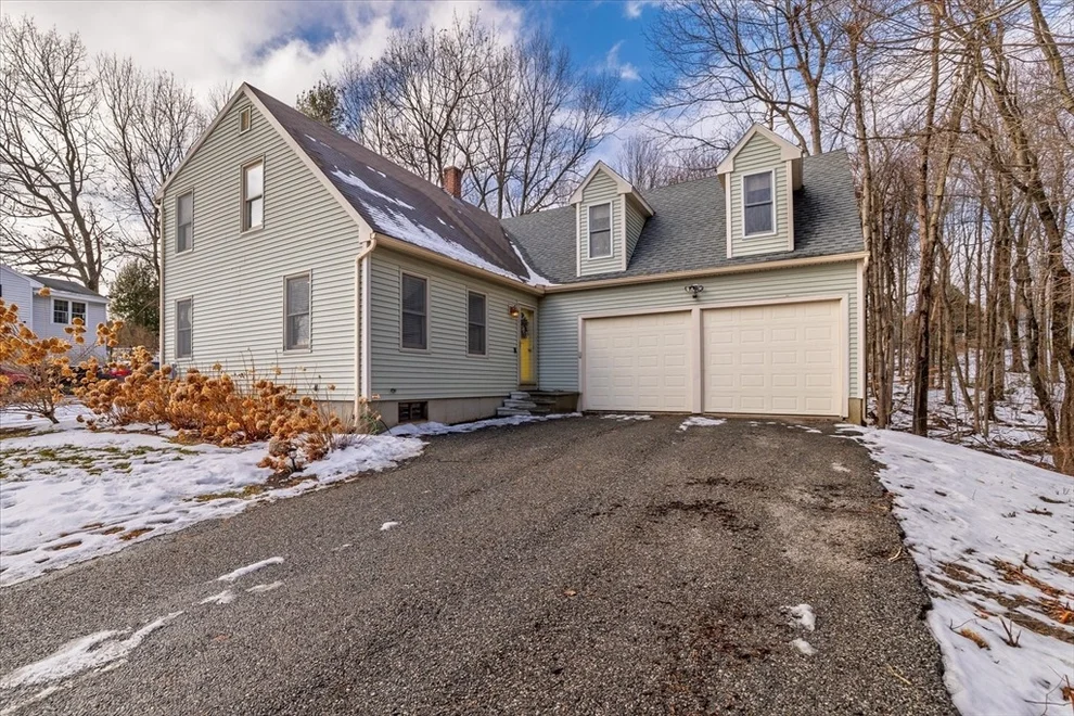 Unit for sale at 19 Fernwood Dr, Rutland, MA 01543