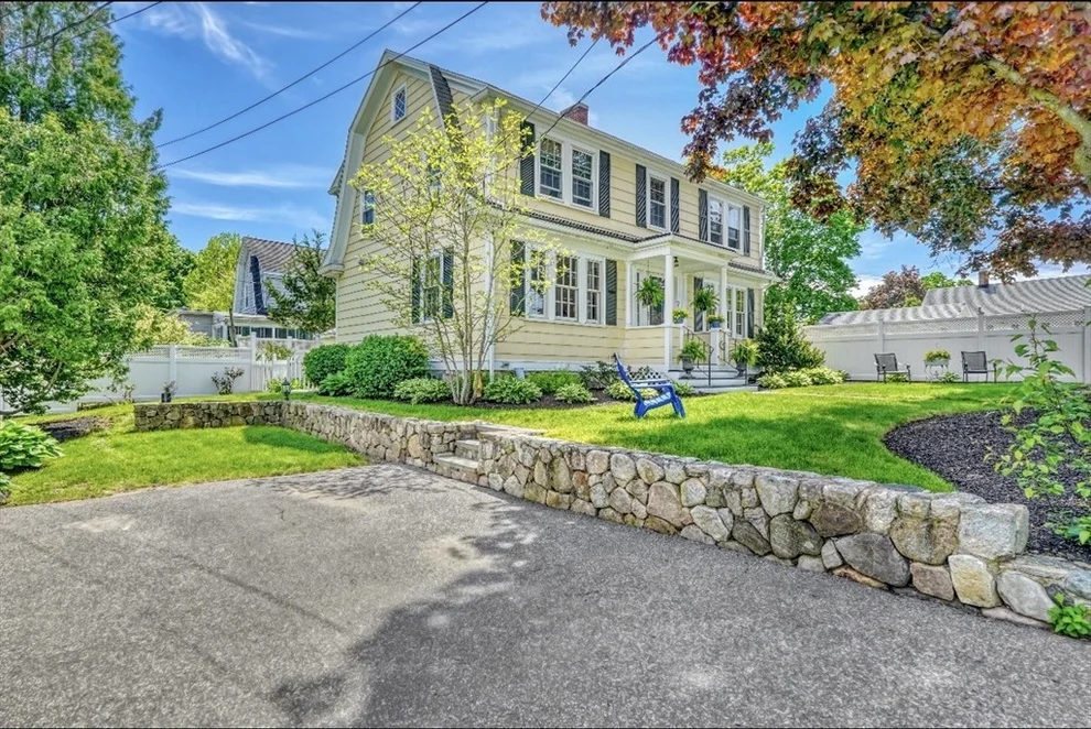 Unit for sale at 17 Old Brook Cir, Melrose, MA 02176