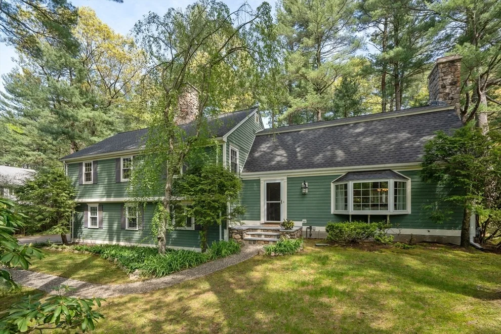 Unit for sale at 6 Smith Farm Trl, Lynnfield, MA 01940
