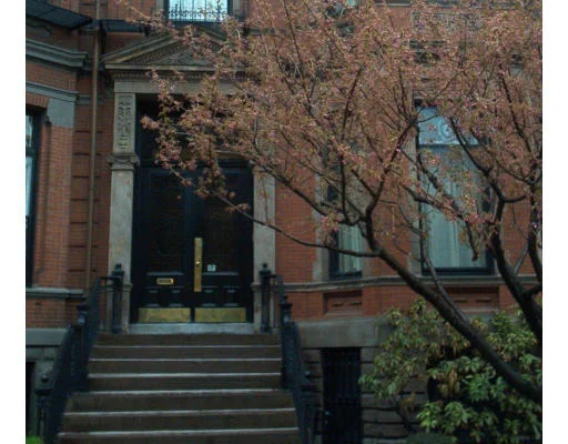 Unit for sale at 302 Commonwealth Ave, Boston, MA 02115