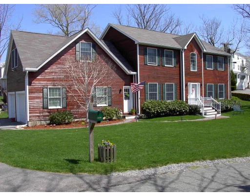 Unit for sale at 1 Island Rock Ln, Gloucester, MA 01930