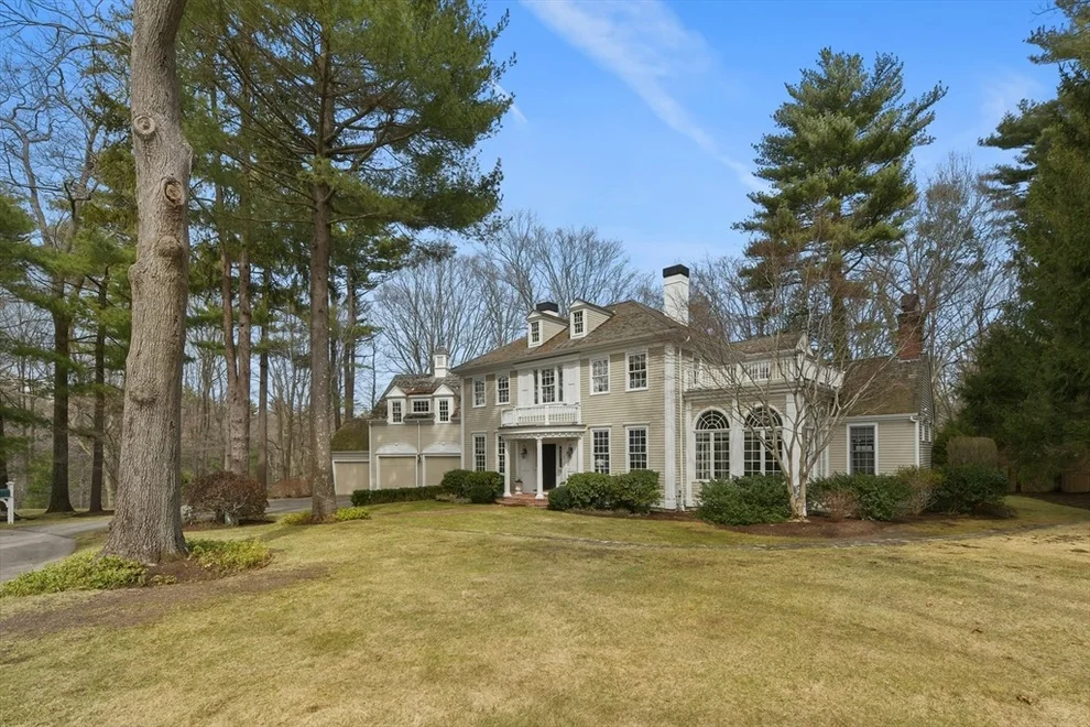 Unit for sale at 11 Olmsted Dr, Hingham, MA 02043