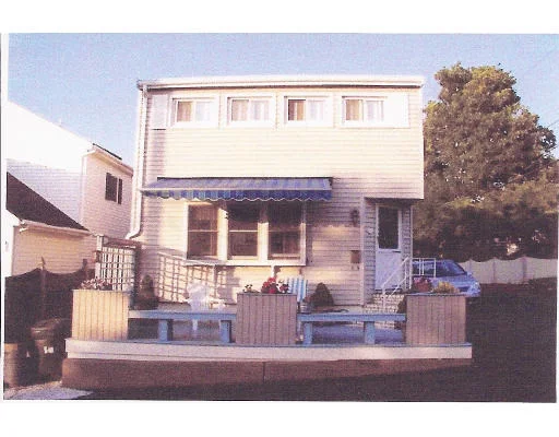 Unit for sale at 28 James Ave, Nahant, MA 01908
