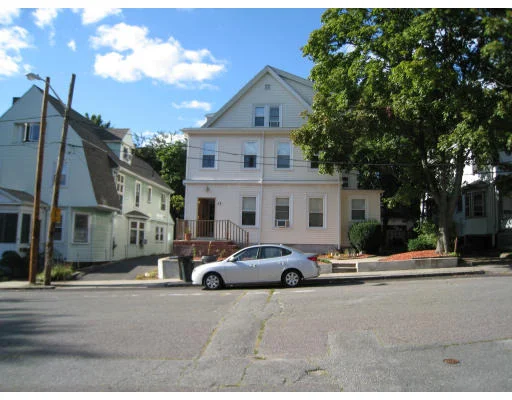 Unit for sale at 17 Kensington Park, Lynn, MA 01902