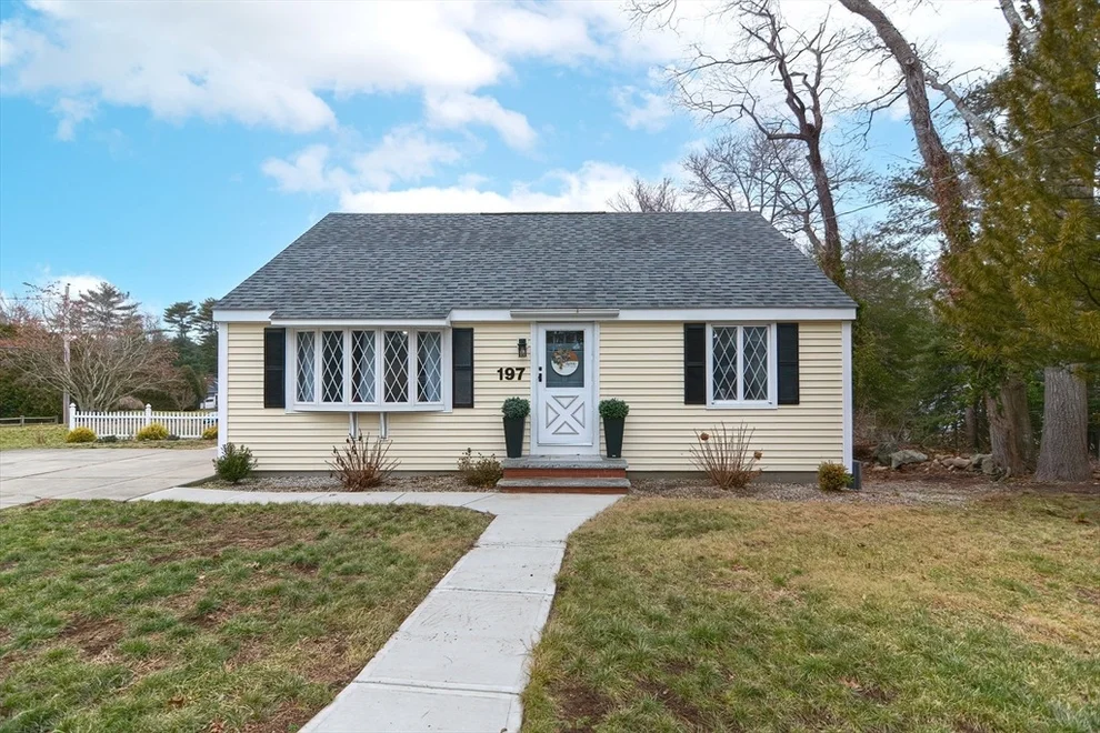 Unit for sale at 197 North St, Mattapoisett, MA 02739