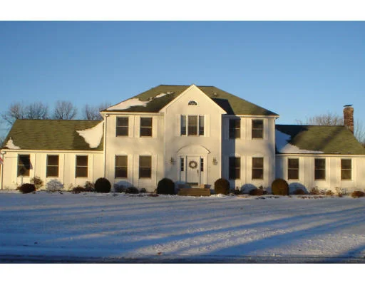 Unit for sale at 3 Susan Ln, Ashland, MA 01721