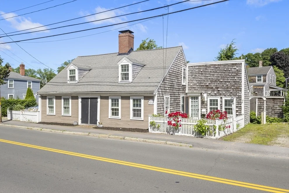 Unit for sale at 191-193 South St, Hingham, MA 02043