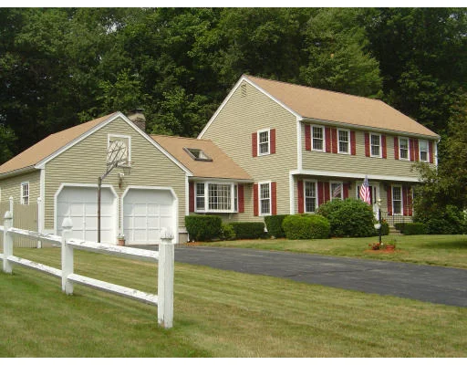 Unit for sale at 9 Reinsway Circle, Westford, MA 01886