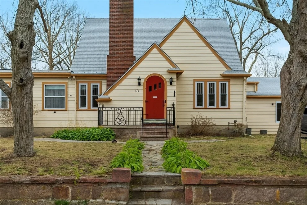 Unit for sale at 28 Edgeworth St, Weymouth, MA 02189