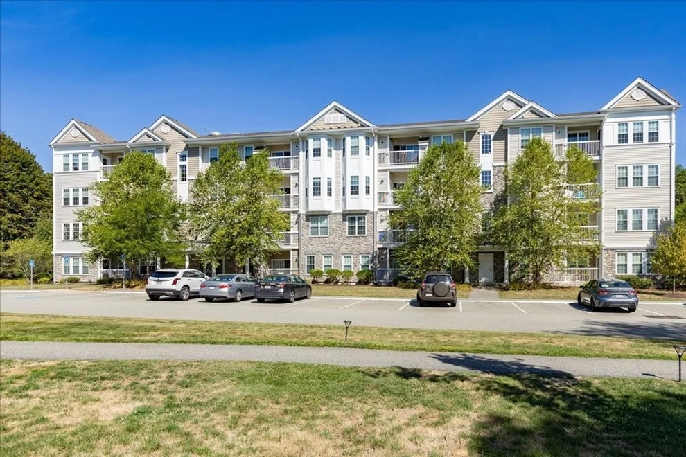 Unit for sale at 23 Augustus Ct, Reading, MA 01867