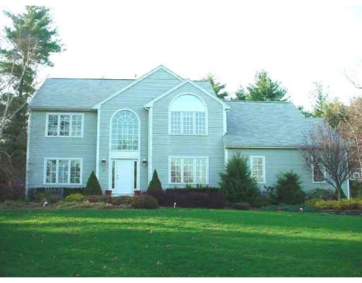 Unit for sale at 12 Tracey Lane, Sharon, MA 02067