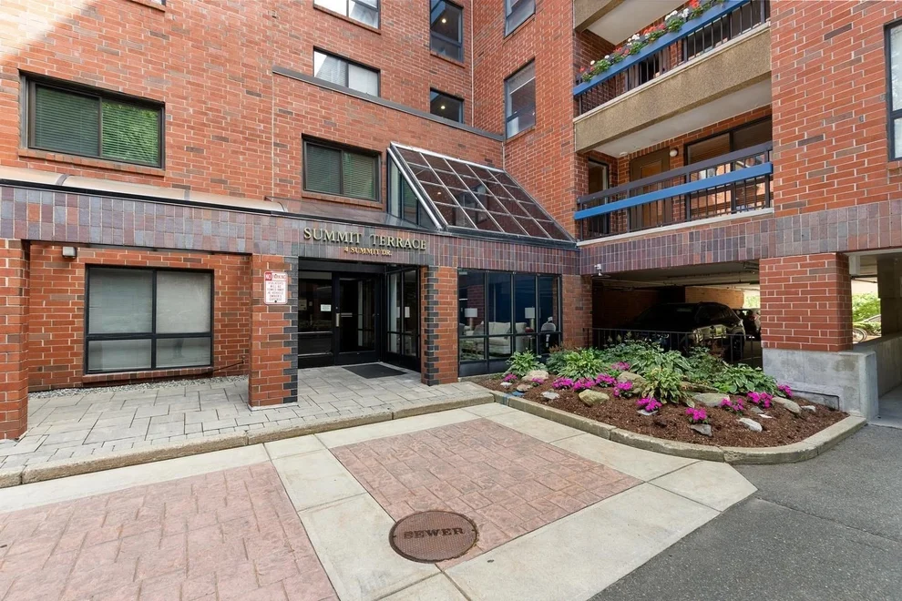 Unit for sale at 4 Summit Drive, Reading, MA 01867