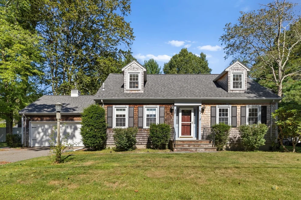 Unit for sale at 53 Eleanor St, Dartmouth, MA 02747