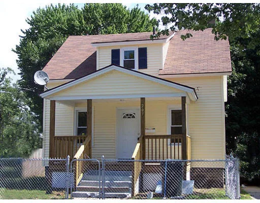 Unit for sale at 207 Jasper St, Springfield, MA 01109