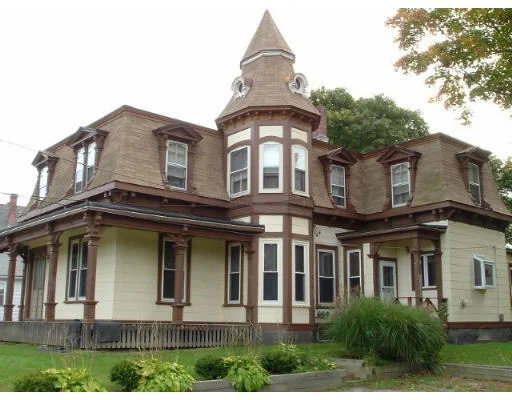 Unit for sale at 567 South Ave, Whitman, MA 02382