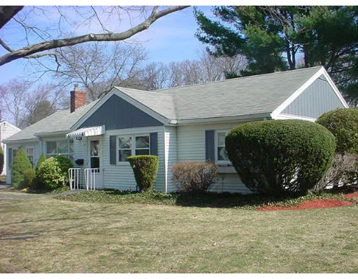 Unit for sale at 17 Wethersfield Rd, Natick, MA 01760