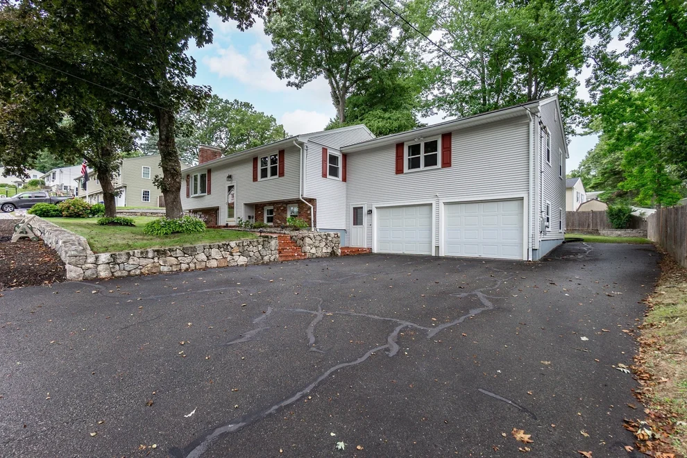 Unit for sale at 7 Stoney Brook Ln, Milford, MA 01757