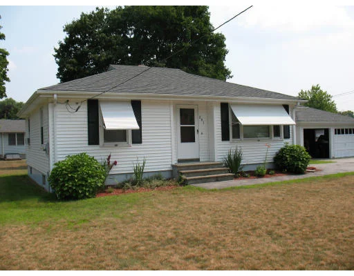Unit for sale at 201 N Main St, Uxbridge, MA 01569