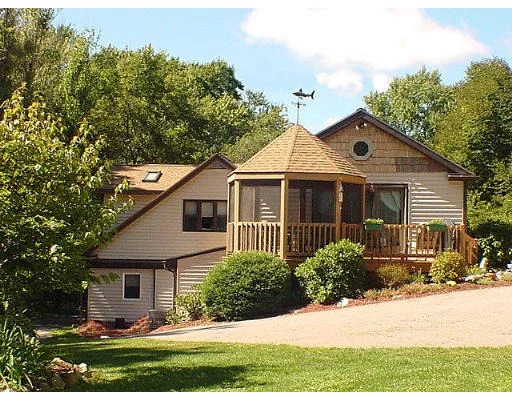 Unit for sale at 6 Ambler Ct, Natick, MA 01760