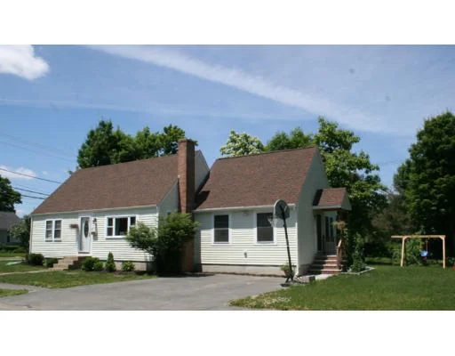 Unit for sale at 4 Crosby Road, Reading, MA 01867