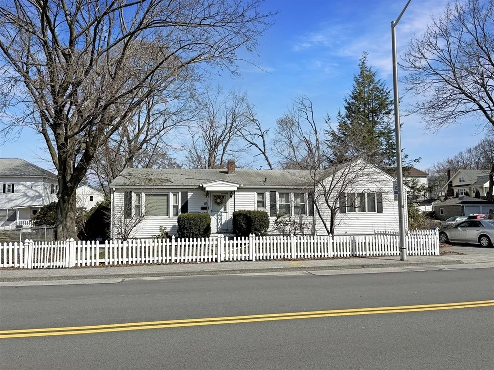 Unit for sale at 103 Heywood St, Worcester, MA 01604