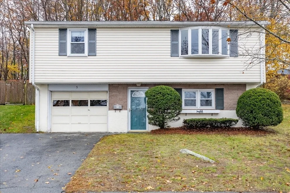 Unit for sale at 5 Louis Rd, Peabody, MA 01960