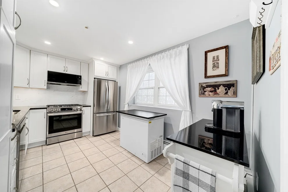 Unit for sale at 75 Edgelawn Ave, North Andover, MA 01845