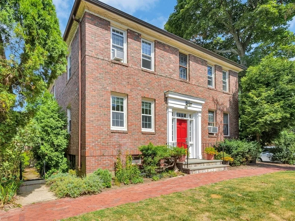 Unit for sale at 2 Garden Ct, Cambridge, MA 02138