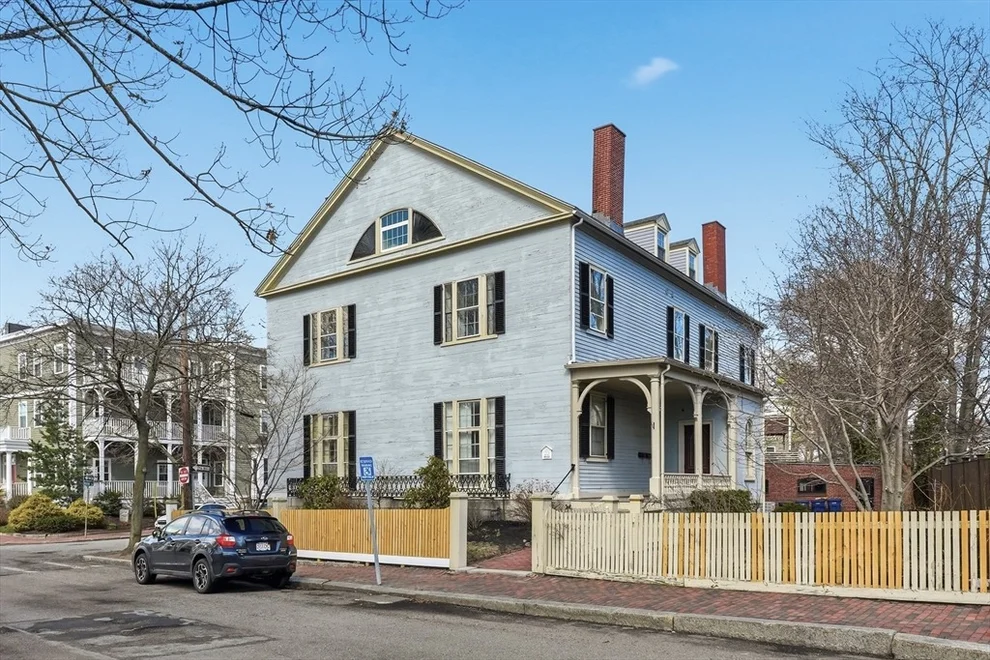 Unit for sale at 96 Washington Sq East, Salem, MA 01970