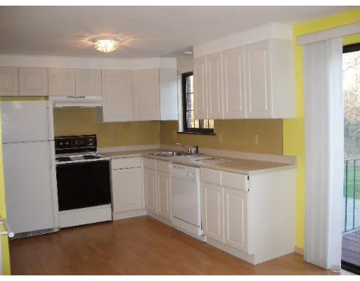 Unit for sale at 4 Oakridge Drive, Londonderry, NH 03053