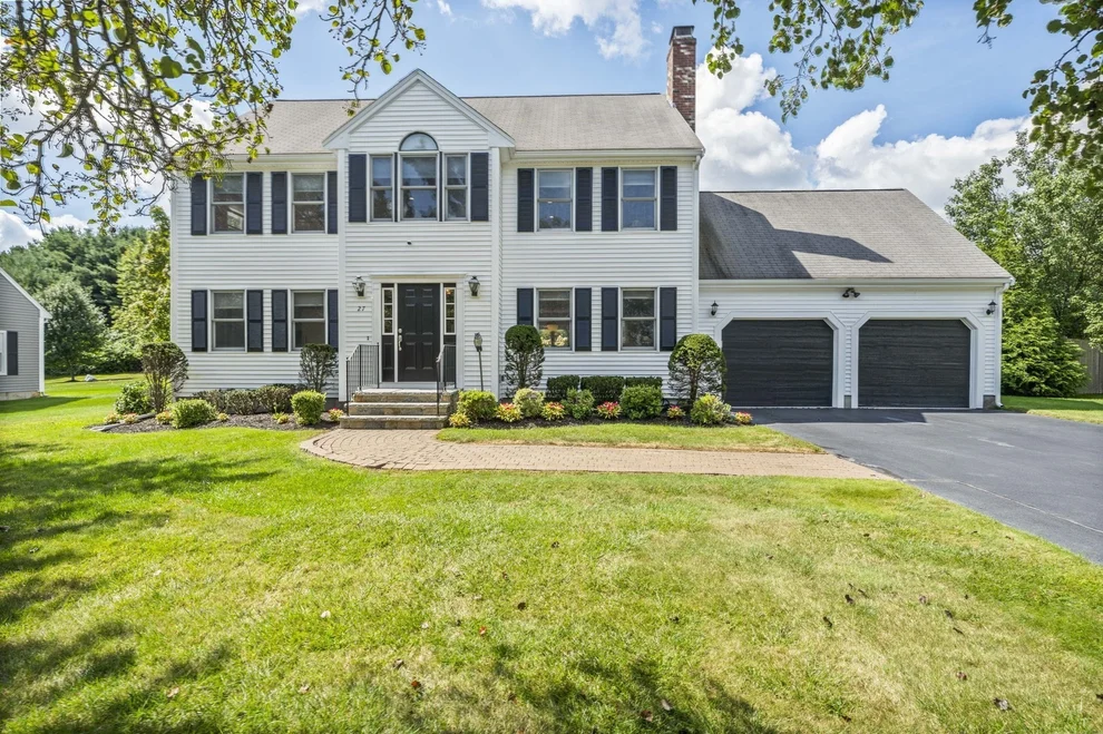 Unit for sale at 27 Sparrow Rd, Stoughton, MA 02072