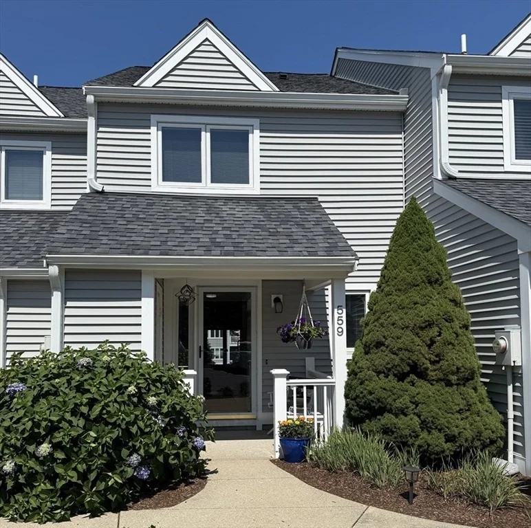 Unit for sale at 559 White Cliff Dr, Plymouth, MA 02360