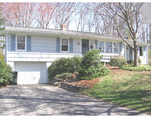 Unit for sale at 14 Greenbriar Ln, Holden, MA 01520