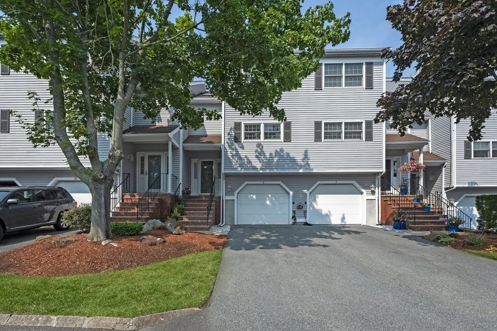 Unit for sale at 8 Carriage Hill Ln, Salem, MA 01970