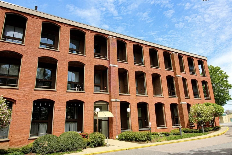 Unit for sale at 96 Old Colony Ave, Taunton, MA 02718