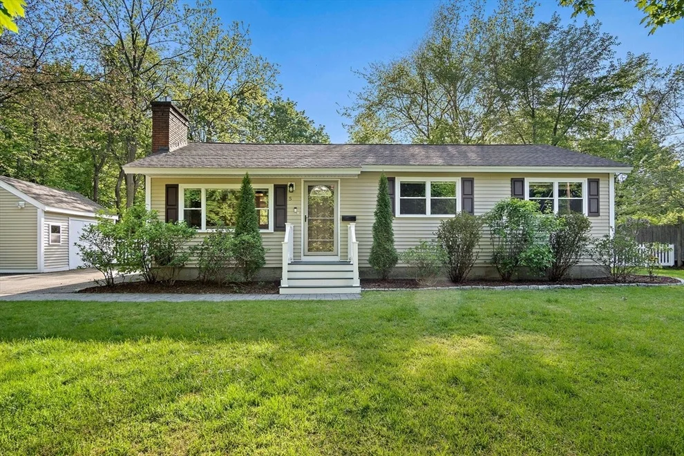 Unit for sale at 5 Diane Lane, Chelmsford, MA 01824