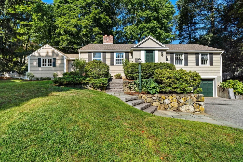 Unit for sale at 5 Willowdale Rd, Winchester, MA 01890