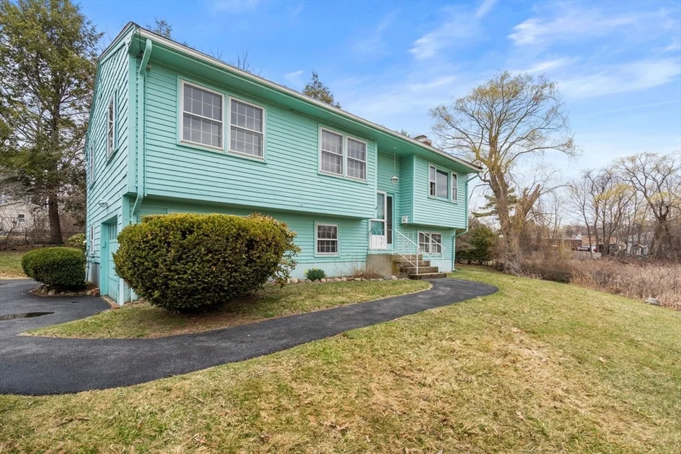 Unit for sale at 2 Simpson Dr, Framingham, MA 01701