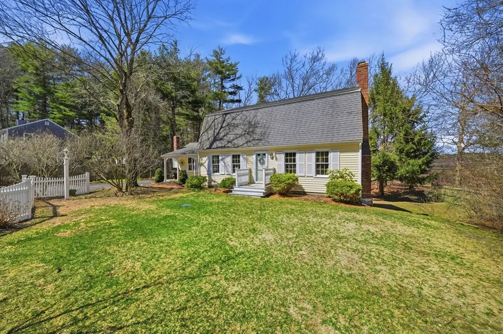 Unit for sale at 182 East St, Duxbury, MA 02332