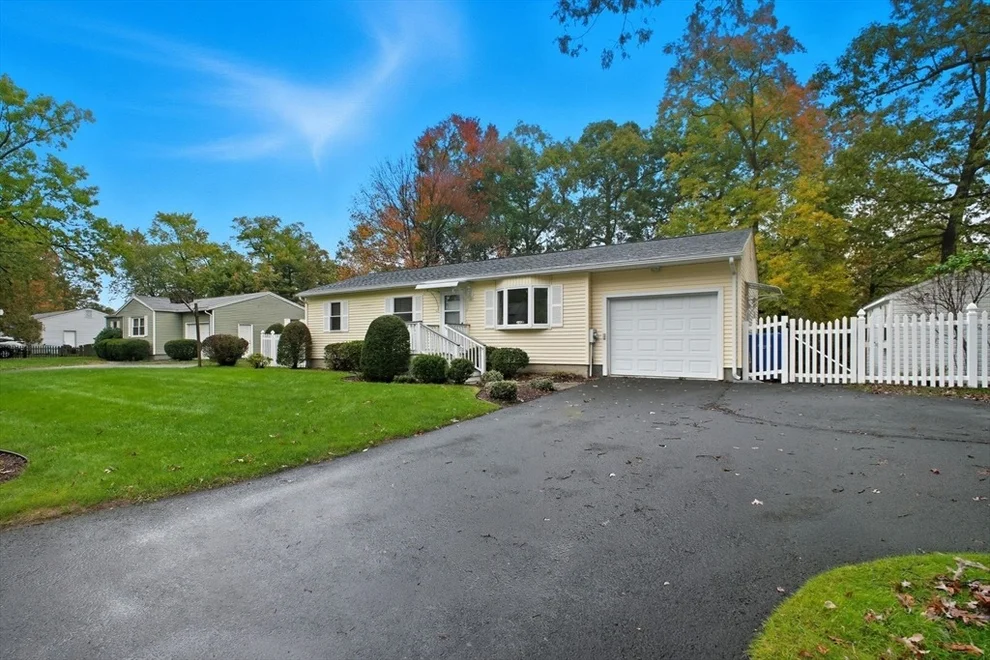 Unit for sale at 221 Glenoak Dr, Springfield, MA 01129