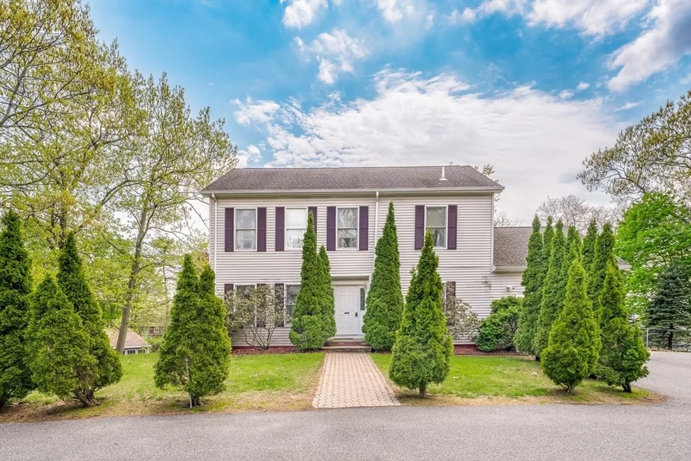 Unit for sale at 19 Pinehurst Ave, Saugus, MA 01906