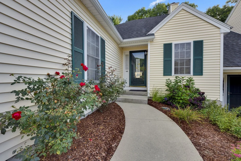Unit for sale at 14 Millers Way, Sutton, MA 01590