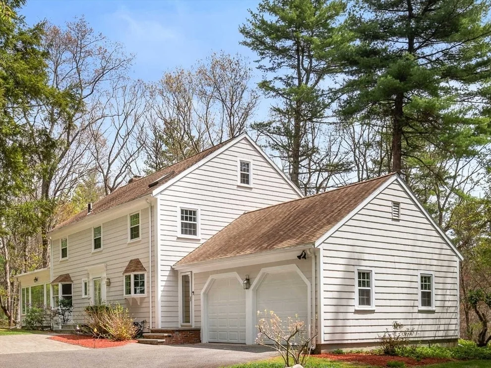 Unit for sale at 18 Saddle Ridge Rd, Dover, MA 02030