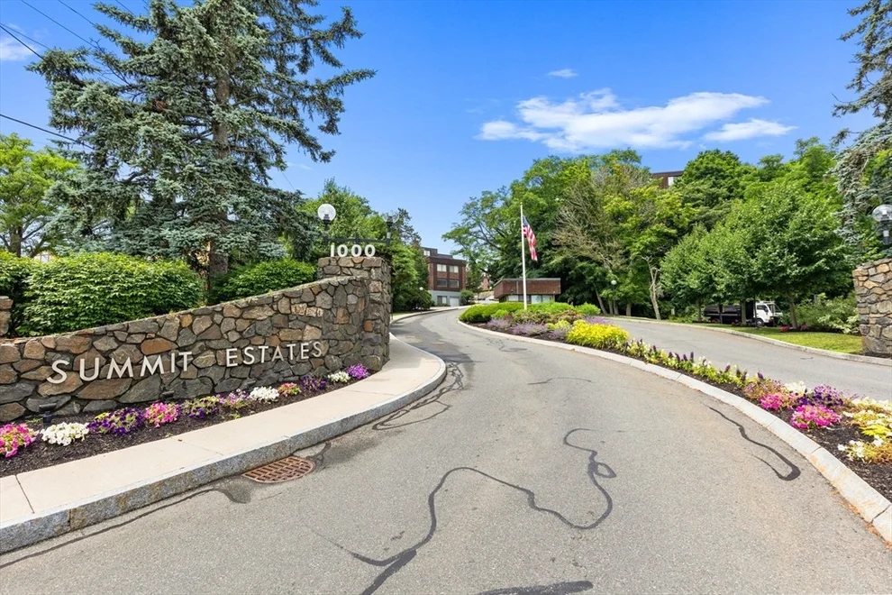 Unit for sale at 1002 Paradise Rd, Swampscott, MA 01907