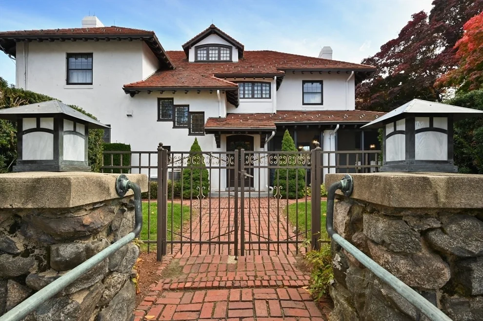Unit for sale at 90 Prospect St, Wakefield, MA 01880