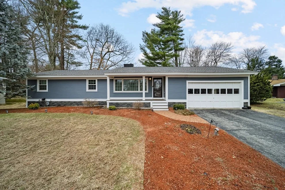 Unit for sale at 12 Franconia Dr, Nashua, NH 03063