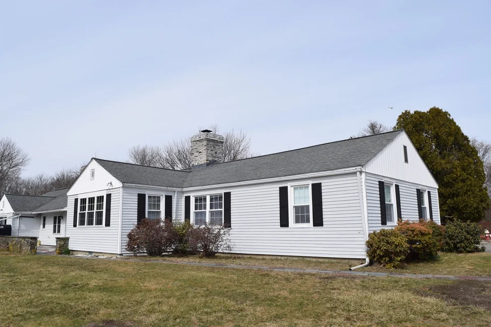 Unit for sale at 475 Cedar Ave, Swansea, MA 02777